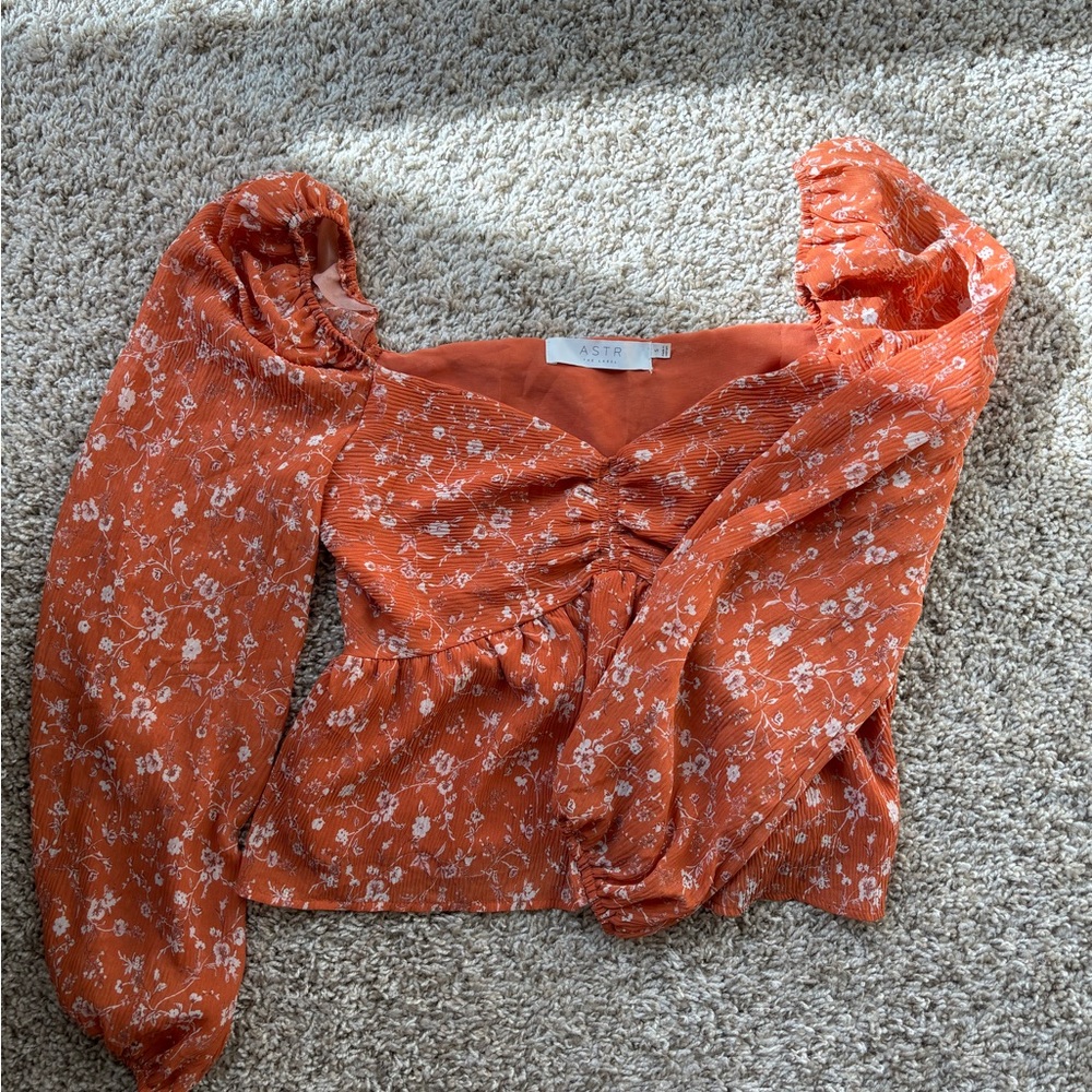 ASTR the Label Orange Floral Puff Sleeve Blouse